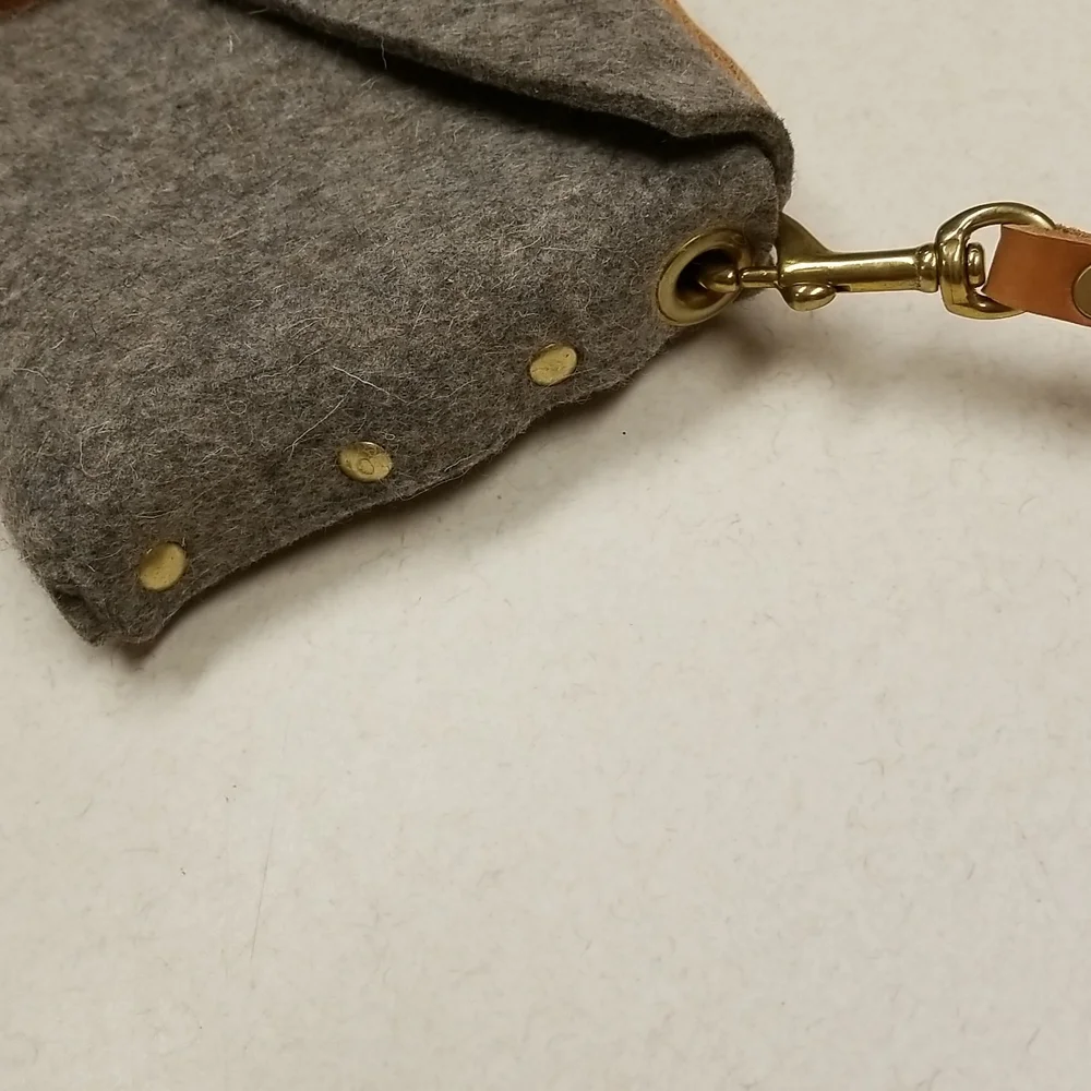 Small Felt purse - Picture 3 of 5